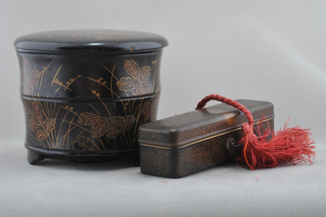 Lot of two lacquer boxes. Japan. 19th century. A (1 of 8)
