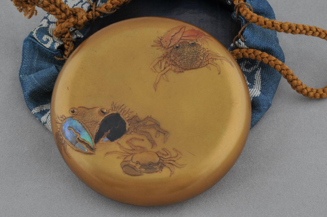 Incense box. Japan. 18th century. Gold lacquer. Design (1 of 6)