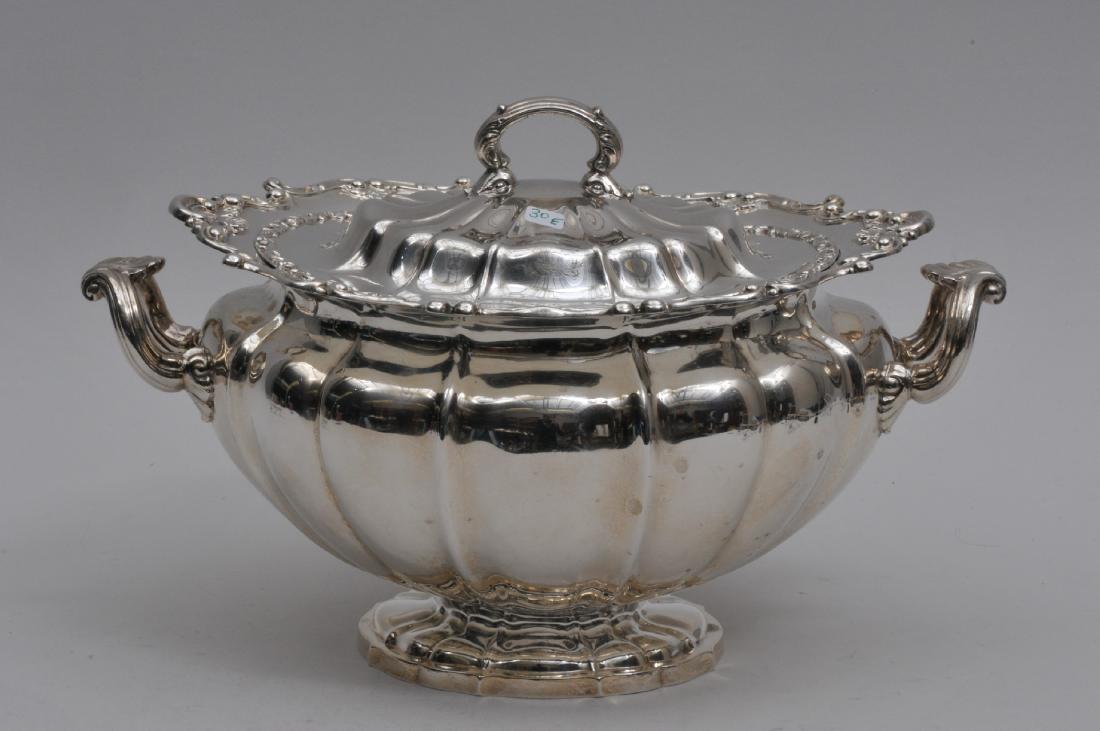 Gorham Sterling Silver medium size covered two handled (1 of 11)