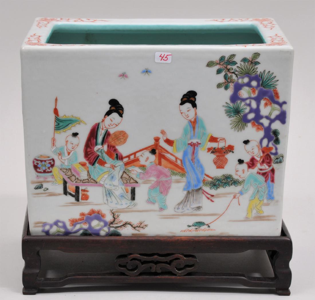 Porcelain Jardinere. China Late 19th century. (1 of 9)