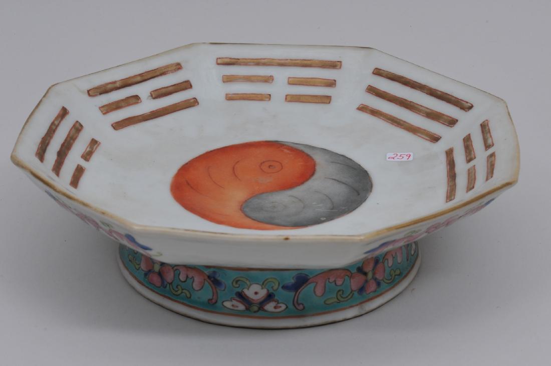 Porcelain footed dish. China. 19th century. Octagonal (1 of 8)