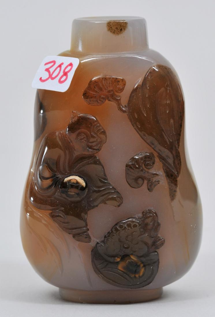 Agate snuff bottle. China. 19th century. Cameo carved (1 of 5)
