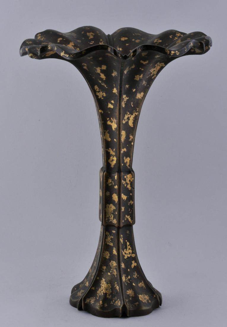 Bronze vase. China. 18th century, Ch'ien Lung period. (1 of 8)