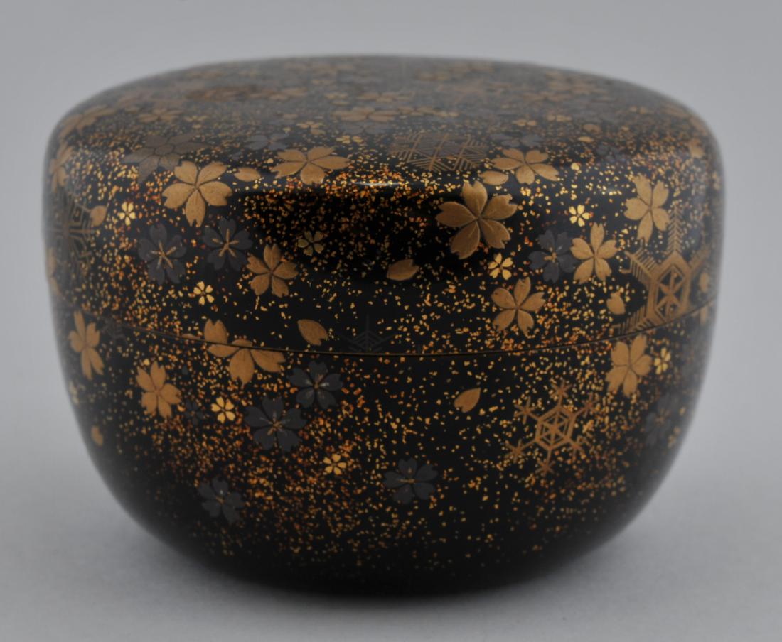 Tea caddy. Japan.  Lacquer. 19th century. Decoration of (1 of 8)