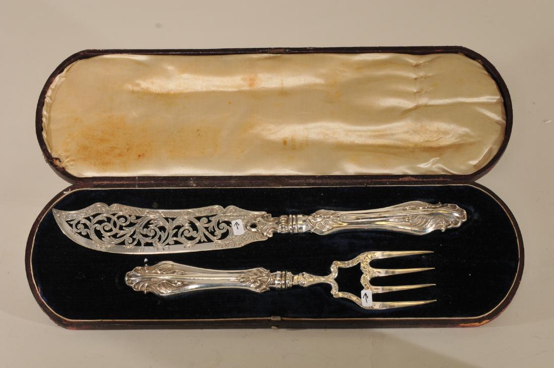 Cased Victorian English Sterling silver fish set. (1 of 9)