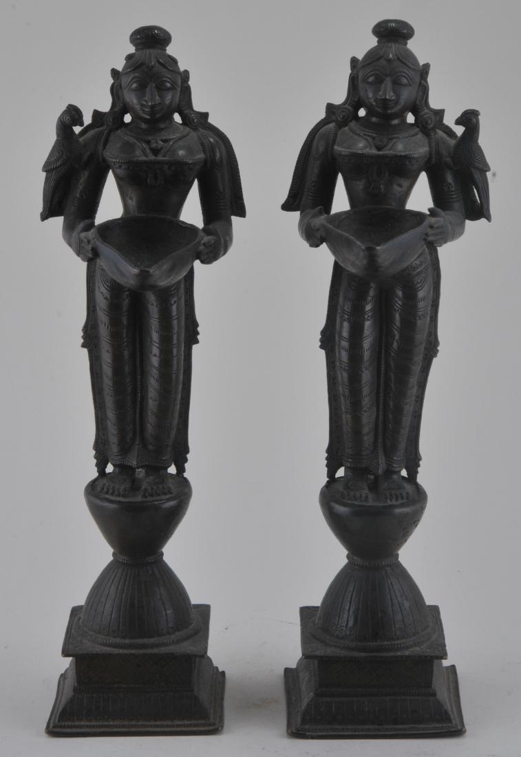 Pair of bronze lamps. India. 18th century. Standing (1 of 5)