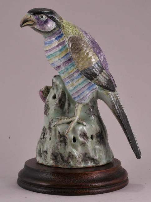 19th century Chinese Export porcelain figure of a hawk (1 of 8)