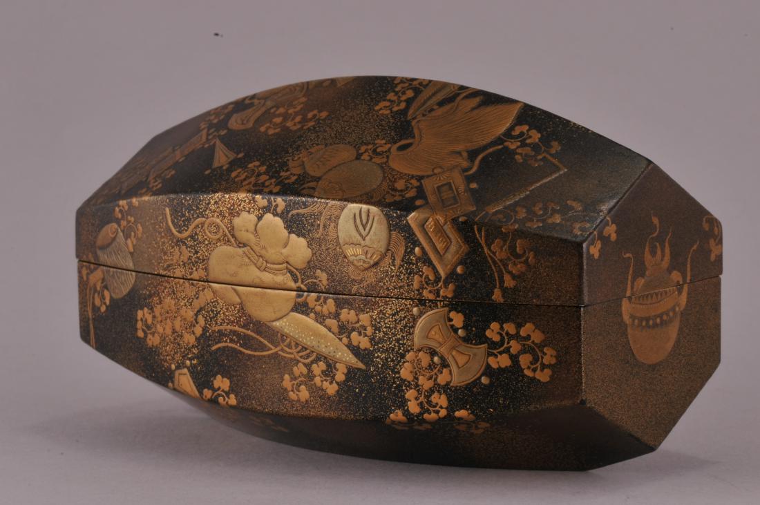 Lacquer box.  Japan. 19th century. Garden seat, (1 of 6)