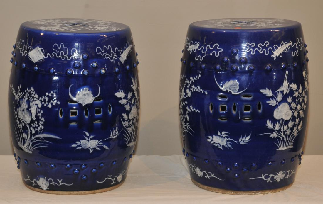 Pair of porcelain garden seats. China. 19th century. (1 of 10)