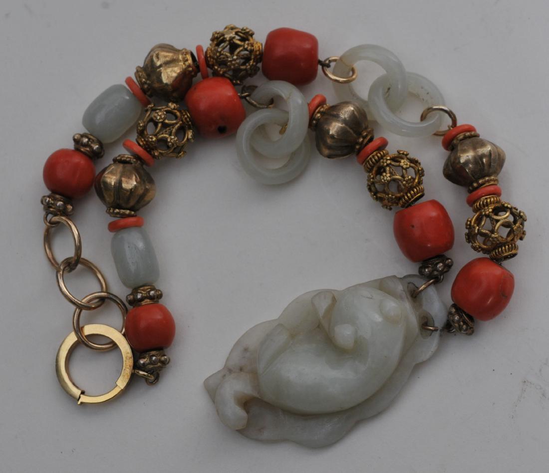 Necklace. China. 19th century. White jade (cat pendant, (1 of 6)
