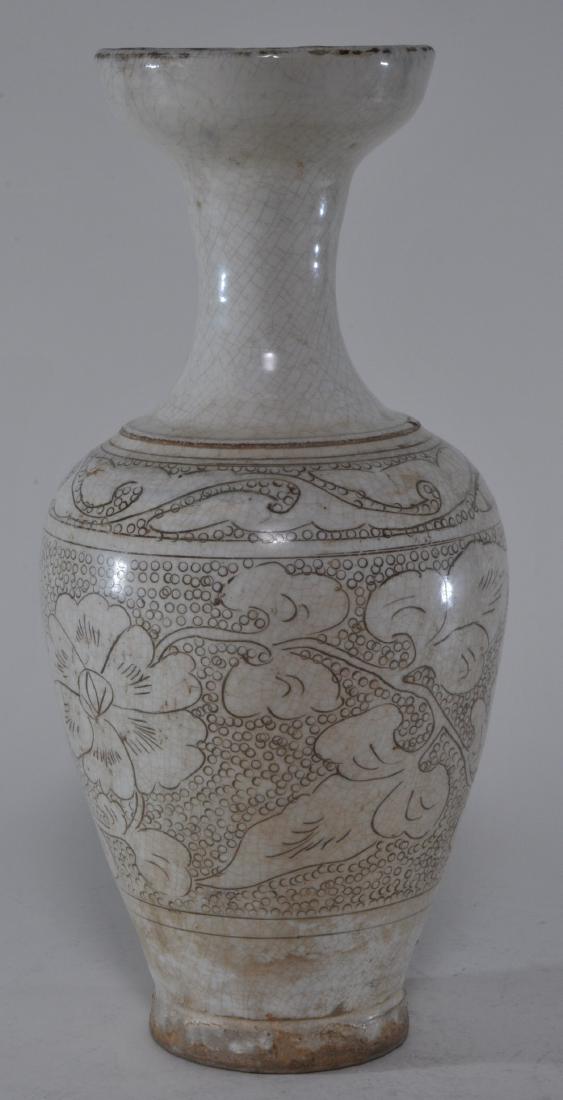 Stoneware vase. China. Sung period (960-1279). Tzu chou (1 of 6)