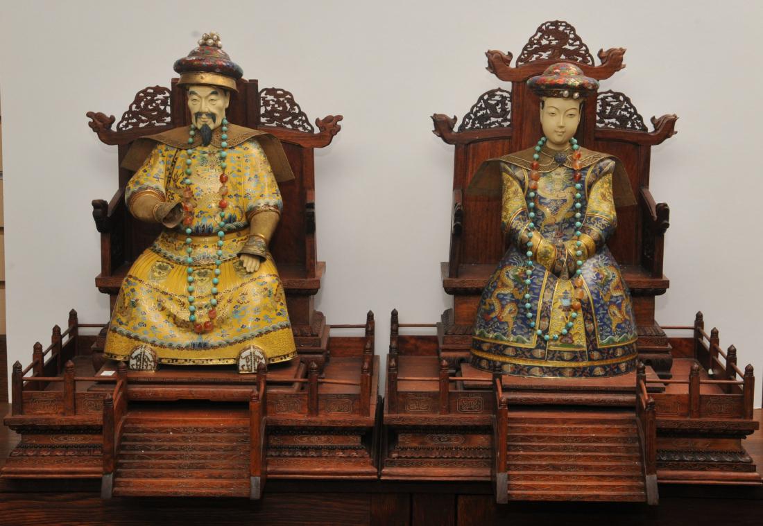 Pair of Emperor and Empress figures. China. 20th (1 of 10)