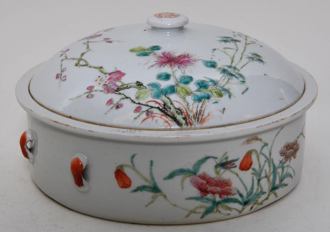 Porcelain covered dish. China. 19th century. Famille (1 of 8)