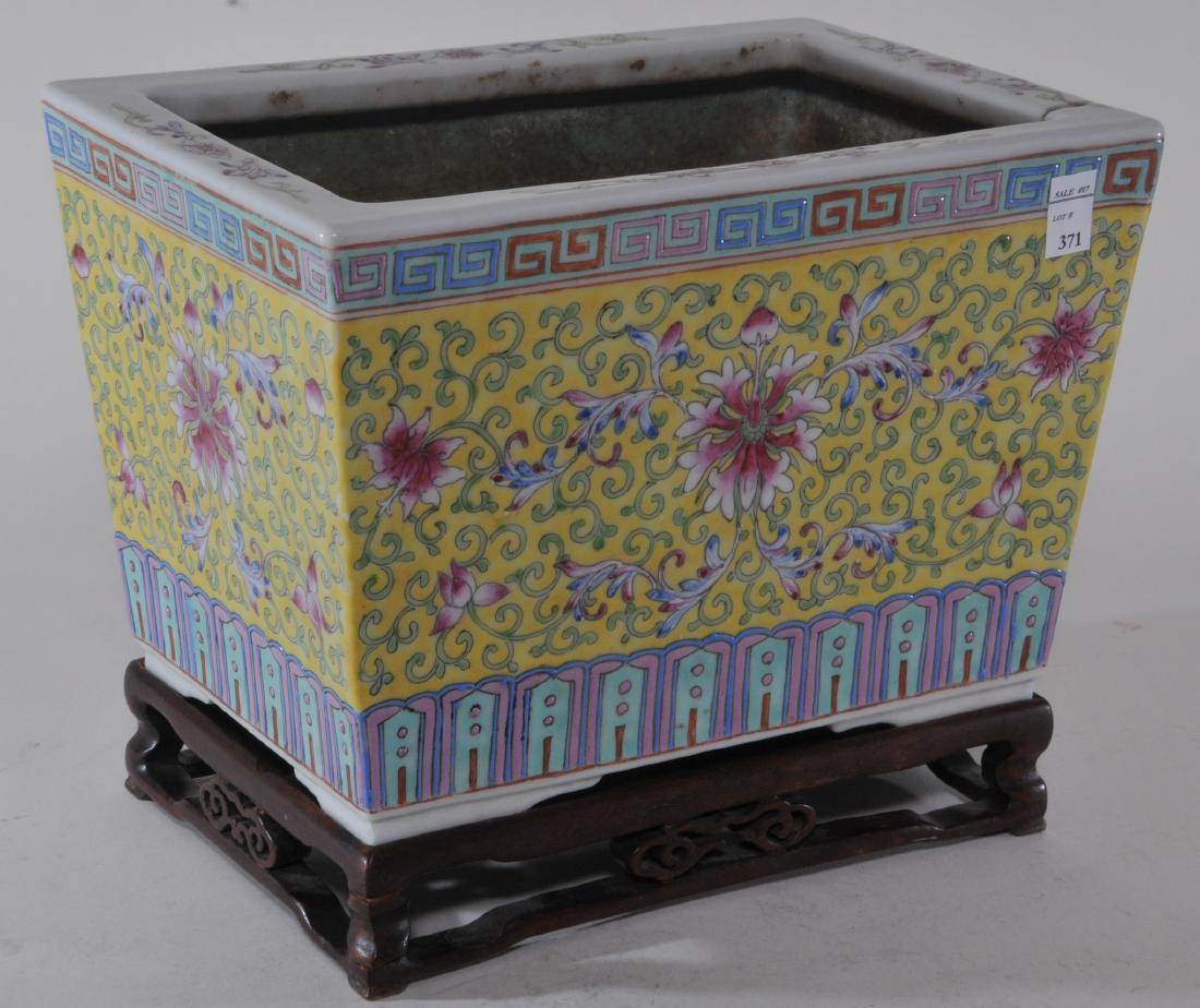 Porcelain planter. China. Early 20th century. Stylized (1 of 8)