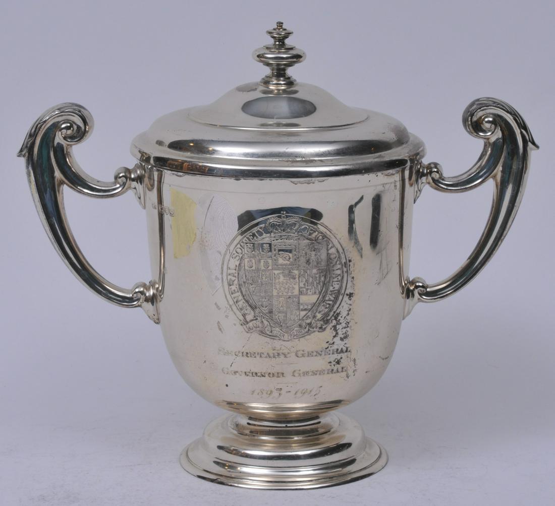 English sterling silver two-handled covered trophy.: English sterling silver two-handled covered trophy. 1915. "The Society of Colonial Wars in the state of New Jersey. June 25, 1915". Presented to Howland Pell Esq. Hallmarked on body near handle. 1913-