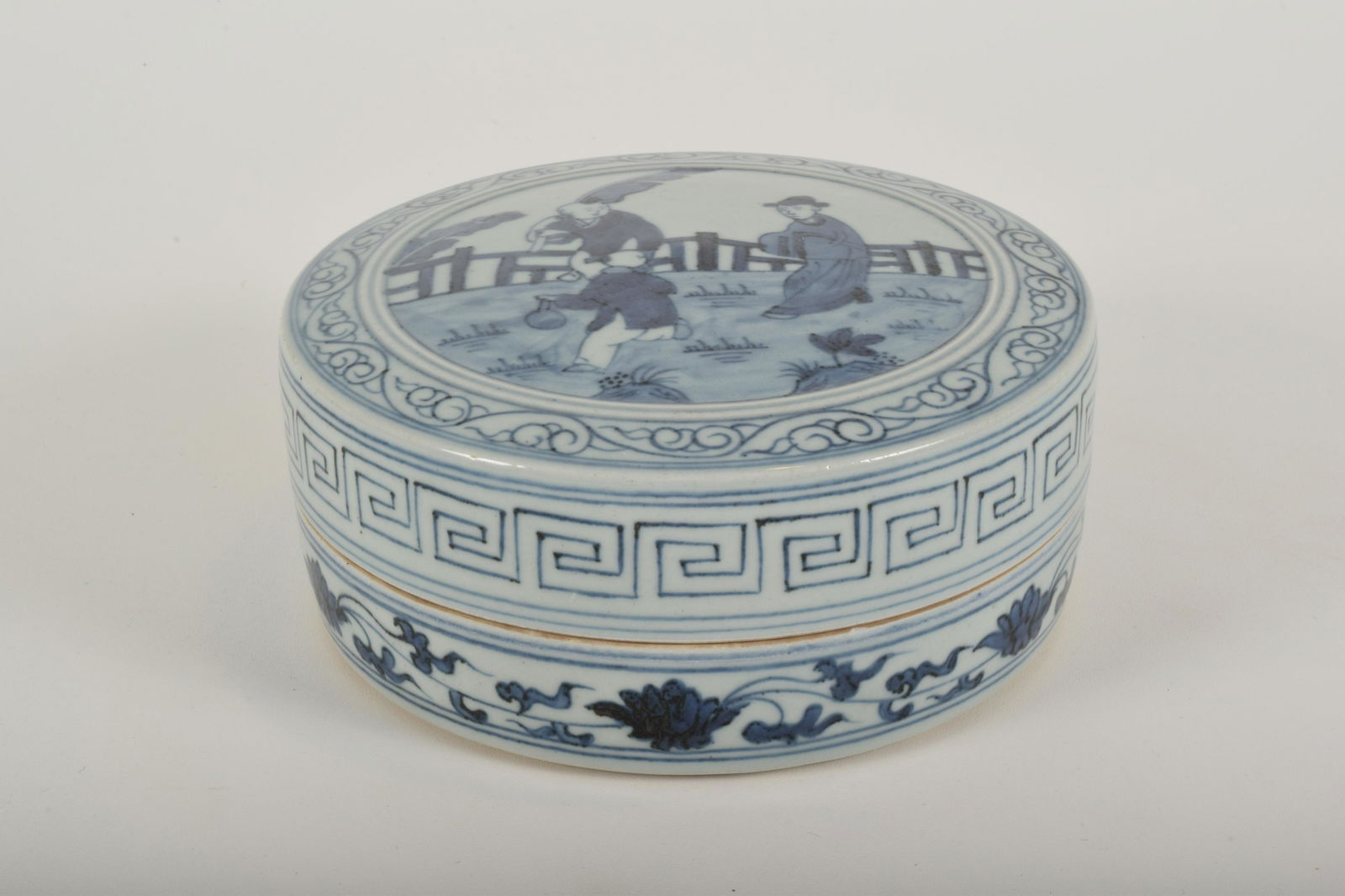 Chinese Export Blue and White Lidded Dish (1 of 7)