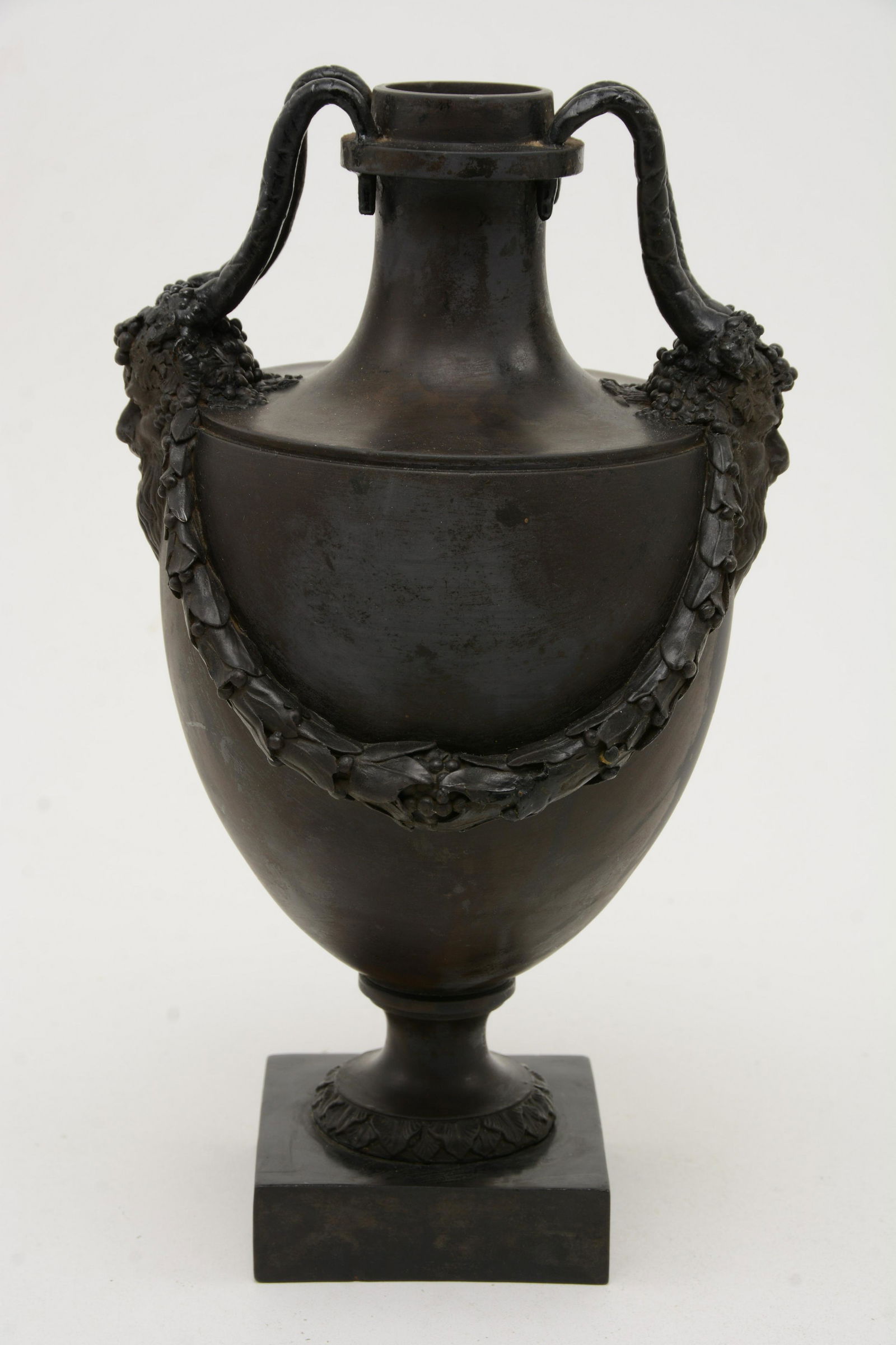 18th C. Wedgwood Pottery Handled Urn (1 of 12)