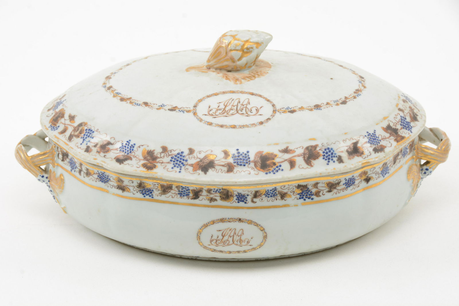 Chinese Export Porcelain Covered Vegetable Dish (1 of 11)