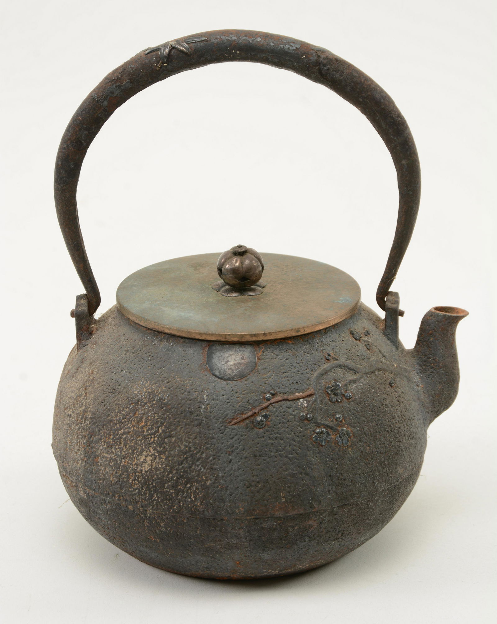 Japanese Cast Iron Teapot. Bronze lid with signature or (1 of 8)