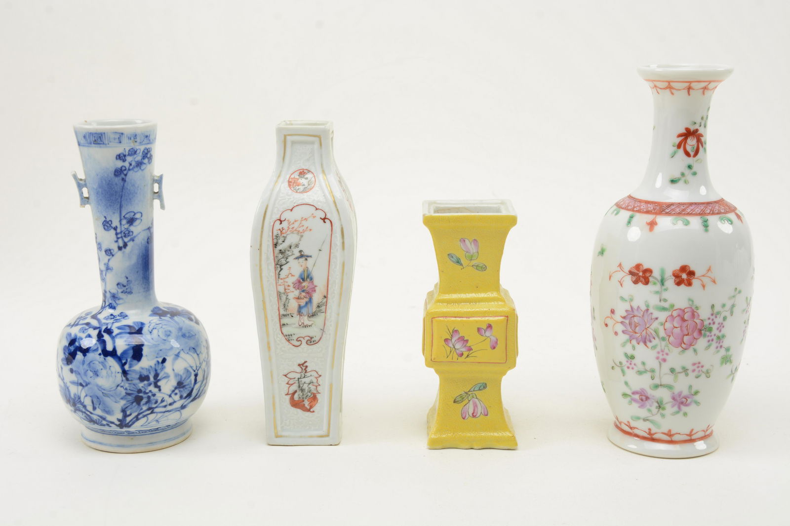 Lot of [4] Small Chinese Vases. Features floral (1 of 8)