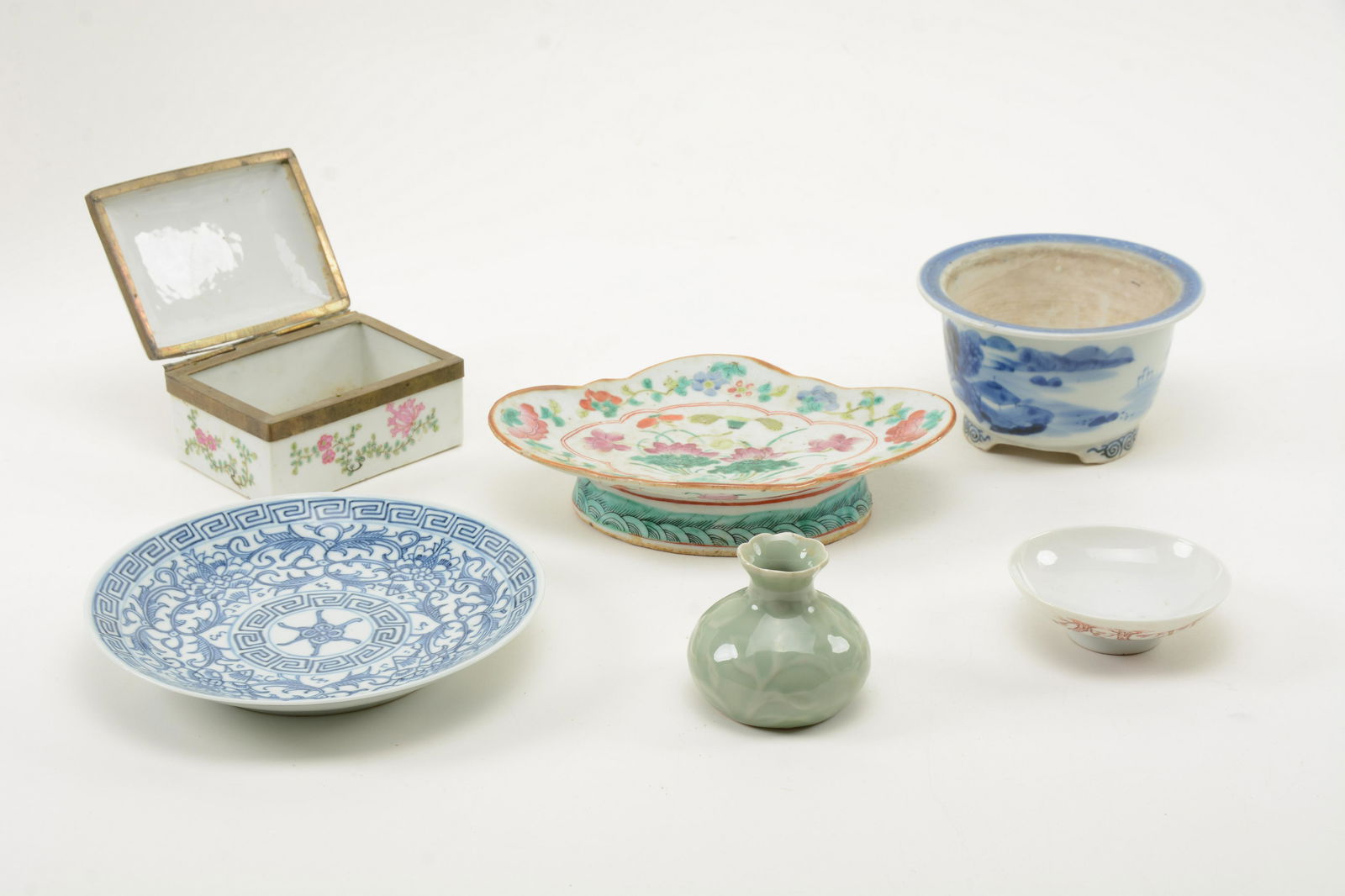 Assorted Chinese Porcelain Tableware. Lot of [6] pieces (1 of 9)