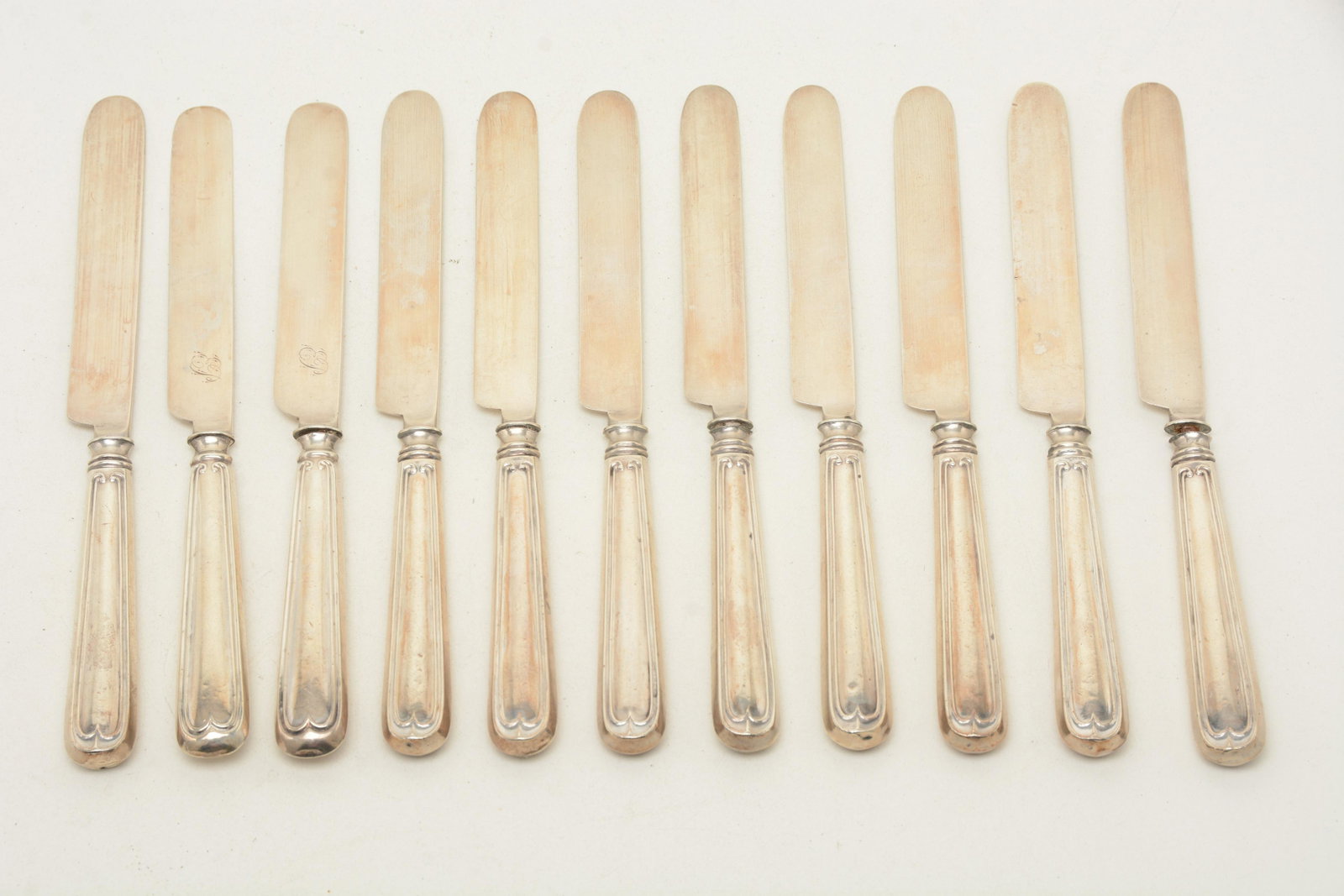 R&W Wilson coin silver luncheon knives, Phila., circa: R&W Wilson coin silver luncheon knives, Phila., circa 1840. [11] total knives. silver blades, hollow handles, thread pattern. Length 8". Weight 1-3/8 troy ounces each including steel rods to attach ha