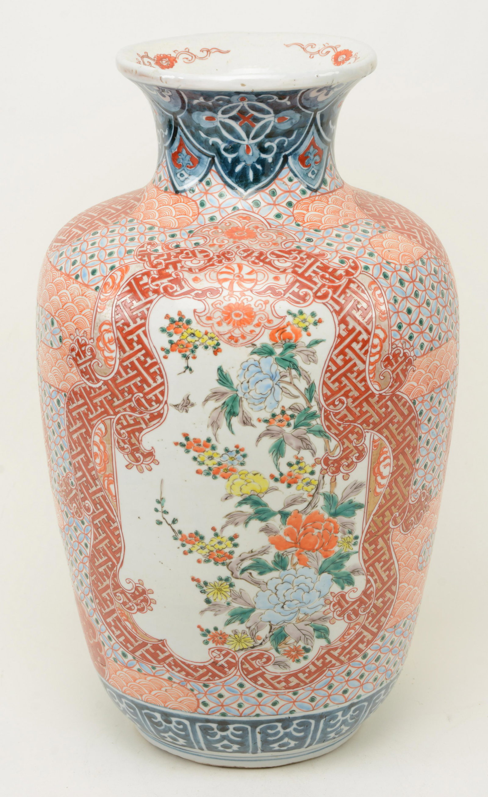 Large Imari Baluster Vase, Japan, Meiji Period 19/20th: Large Imari Baluster Vase, Japan, Meiji Period 19/20th century, decorated with large floral cartouche surrounded by dragons. Firing crack at Height 18in.