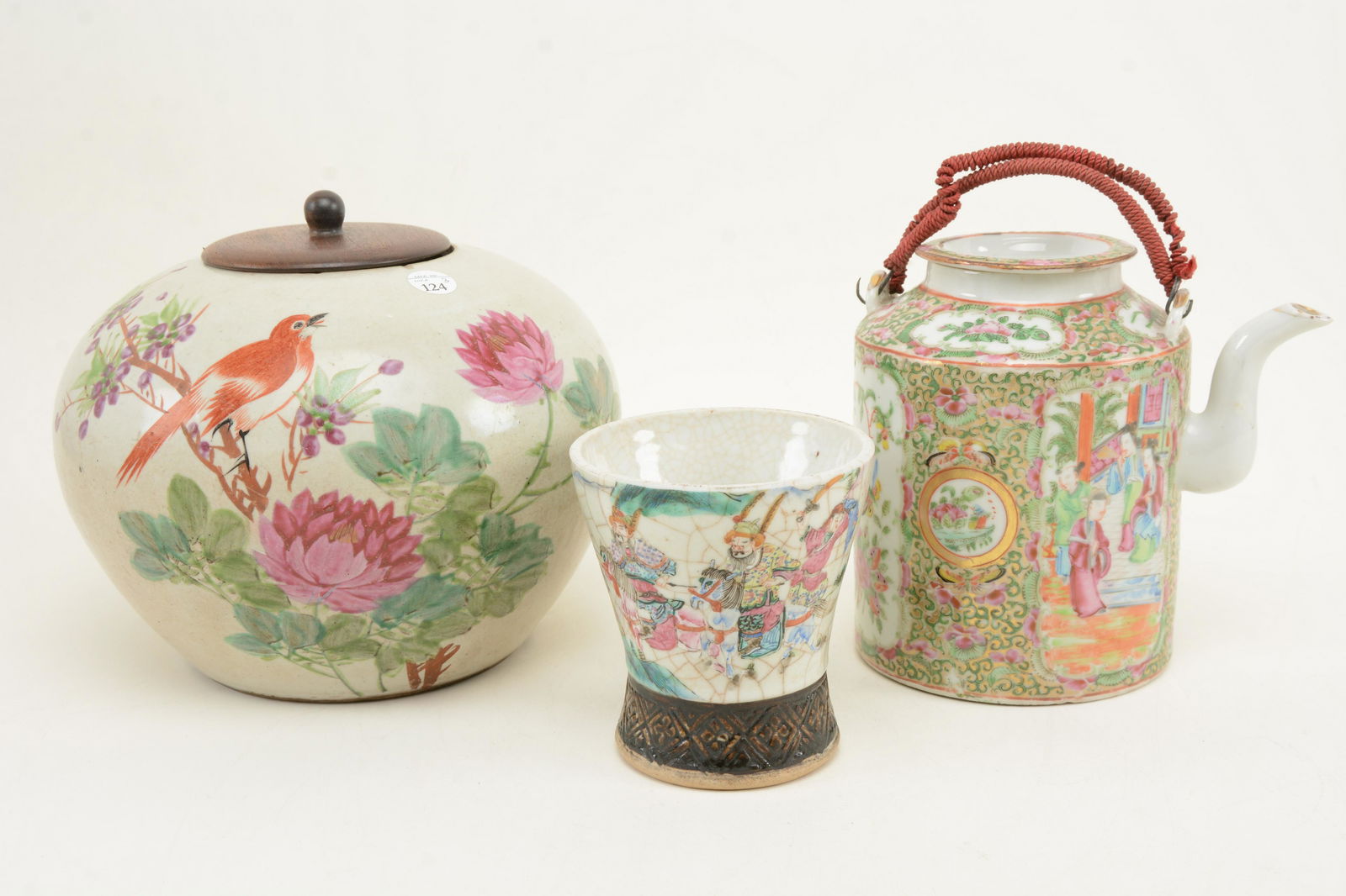 Lot of Chinese porcelain pieces. Jar with hand (1 of 13)