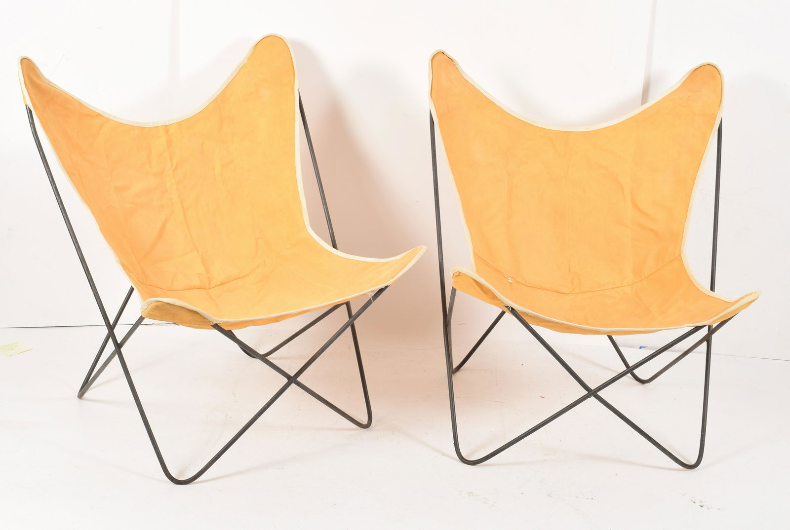 Pair of Knoll butterfly chairs, iron frames with fabric (1 of 4)
