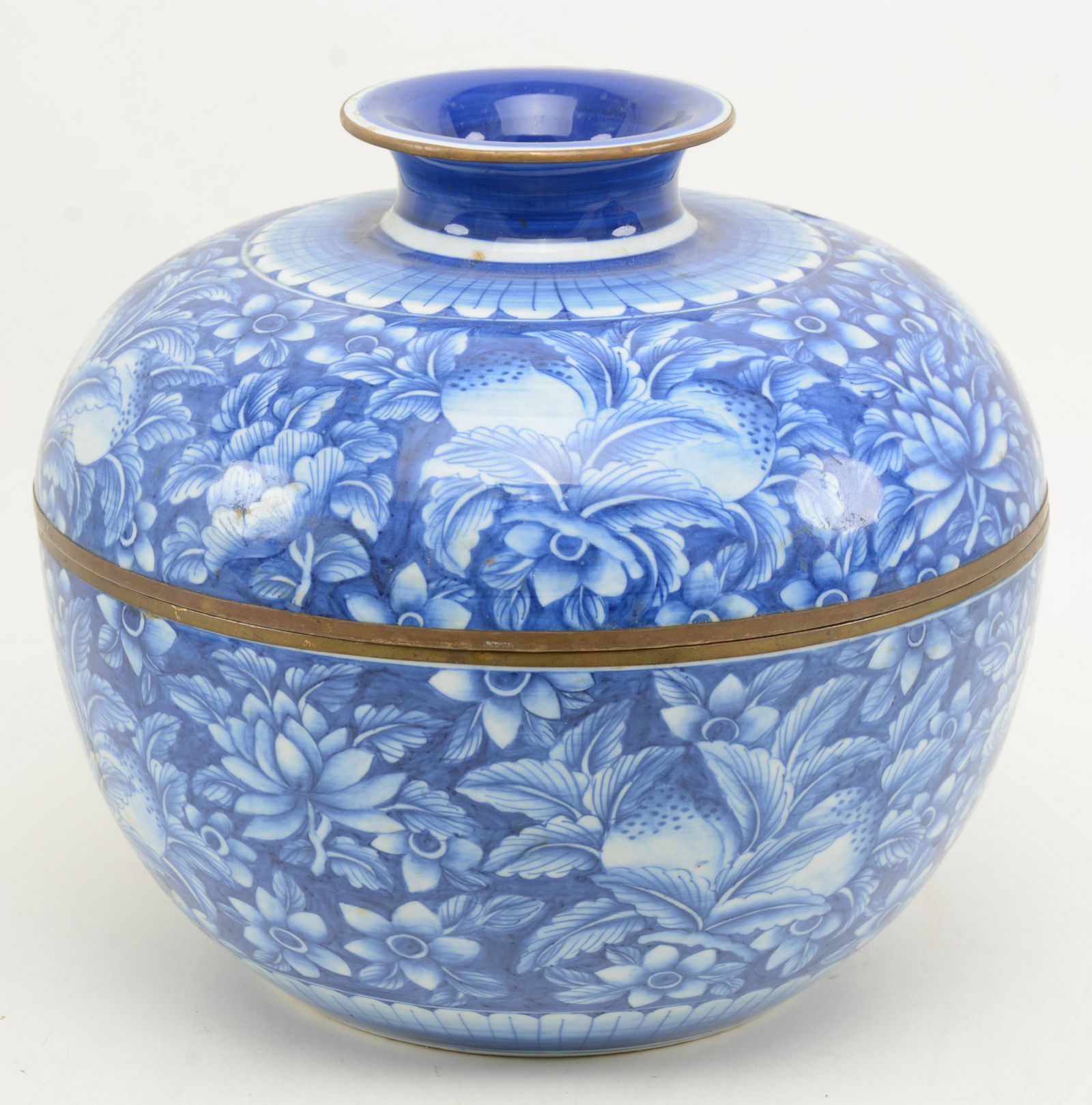 Thai porcelain lidded vessel. Blue and white floral (1 of 7)