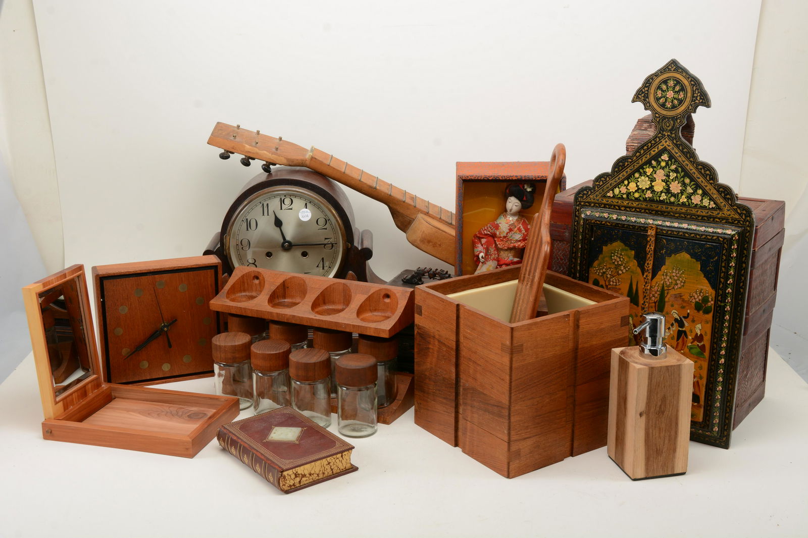 Assorted lot of decorative items including Danish (1 of 8)