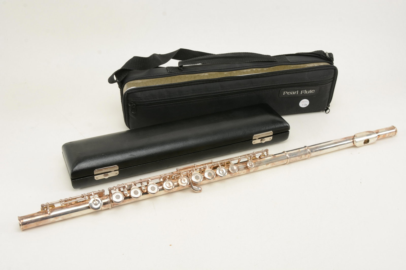 Pearl silver plated PF-525 flute. Includes hard case: Pearl silver plated PF-525 flute. Includes hard case and carrying case. Valves appear to be in good condition. Case measures 16 x 4 x 3in.