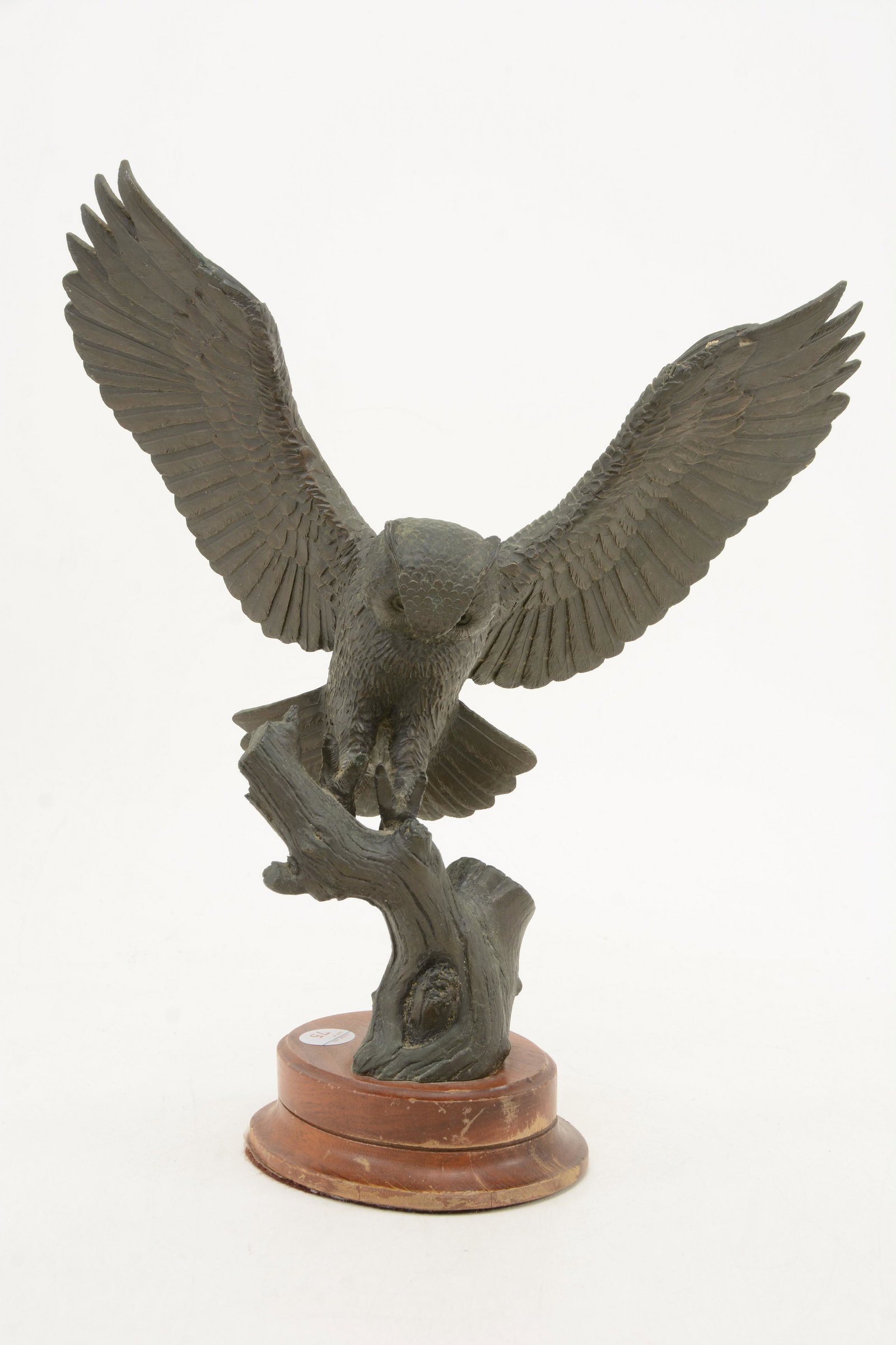 Gilroy Roberts bronze sculpture of Great Horned Owl.: Gilroy Roberts bronze sculpture of Great Horned Owl. Signed with stylized R and edition number of 141/2500. Plaque to underside of base. Dated 1978. 13in height.