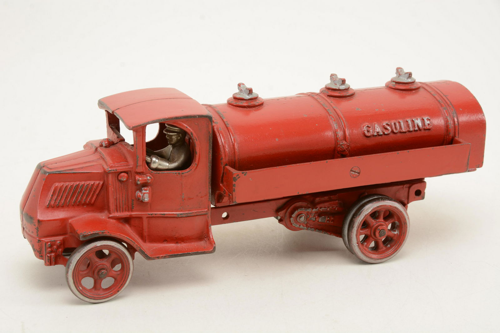 Arcade cast iron gasoline truck with cast iron wheels. (1 of 8)