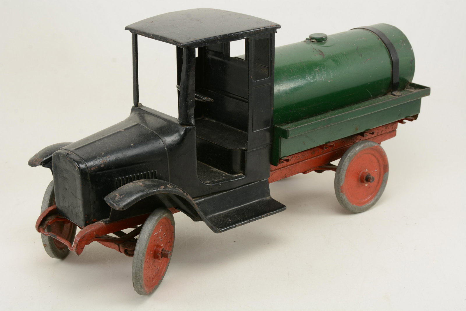 Buddy L pressed steel water tank truck with spigot and: Buddy L pressed steel water tank truck with spigot and tank cap present. Repainted. 24 in length.