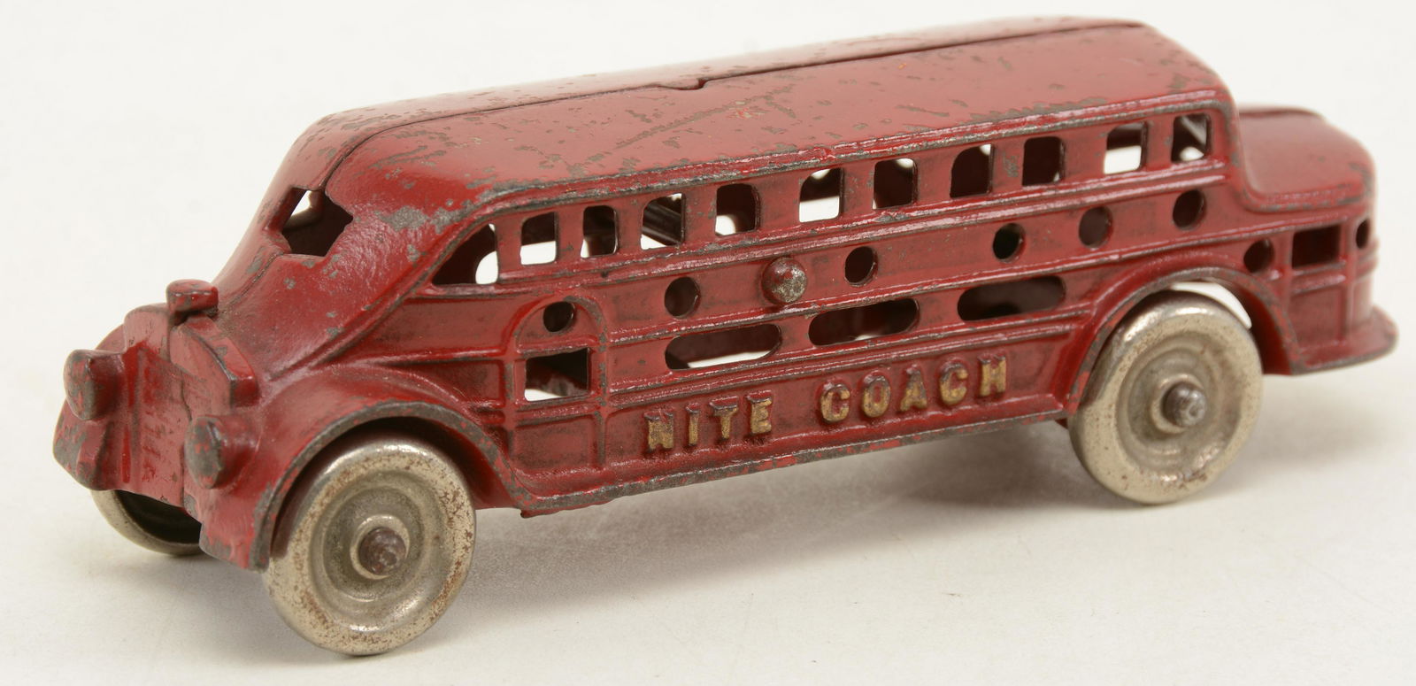 Kenton cast iron pickwick Nite Coach. Cast iron wheels. (1 of 8)
