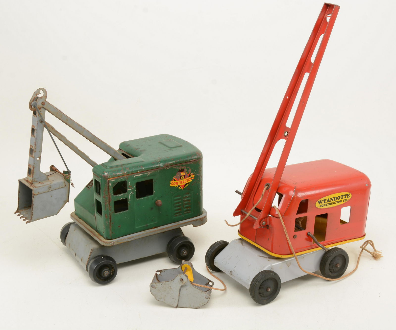 2 Vintage pressed steel constructions toys. Marx Lumar (1 of 10)