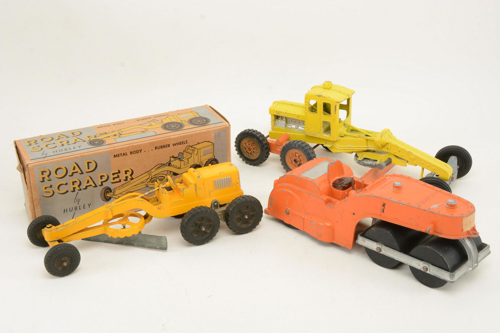 3 Hubley construction toys. 2 road scrapers, on in (1 of 11)