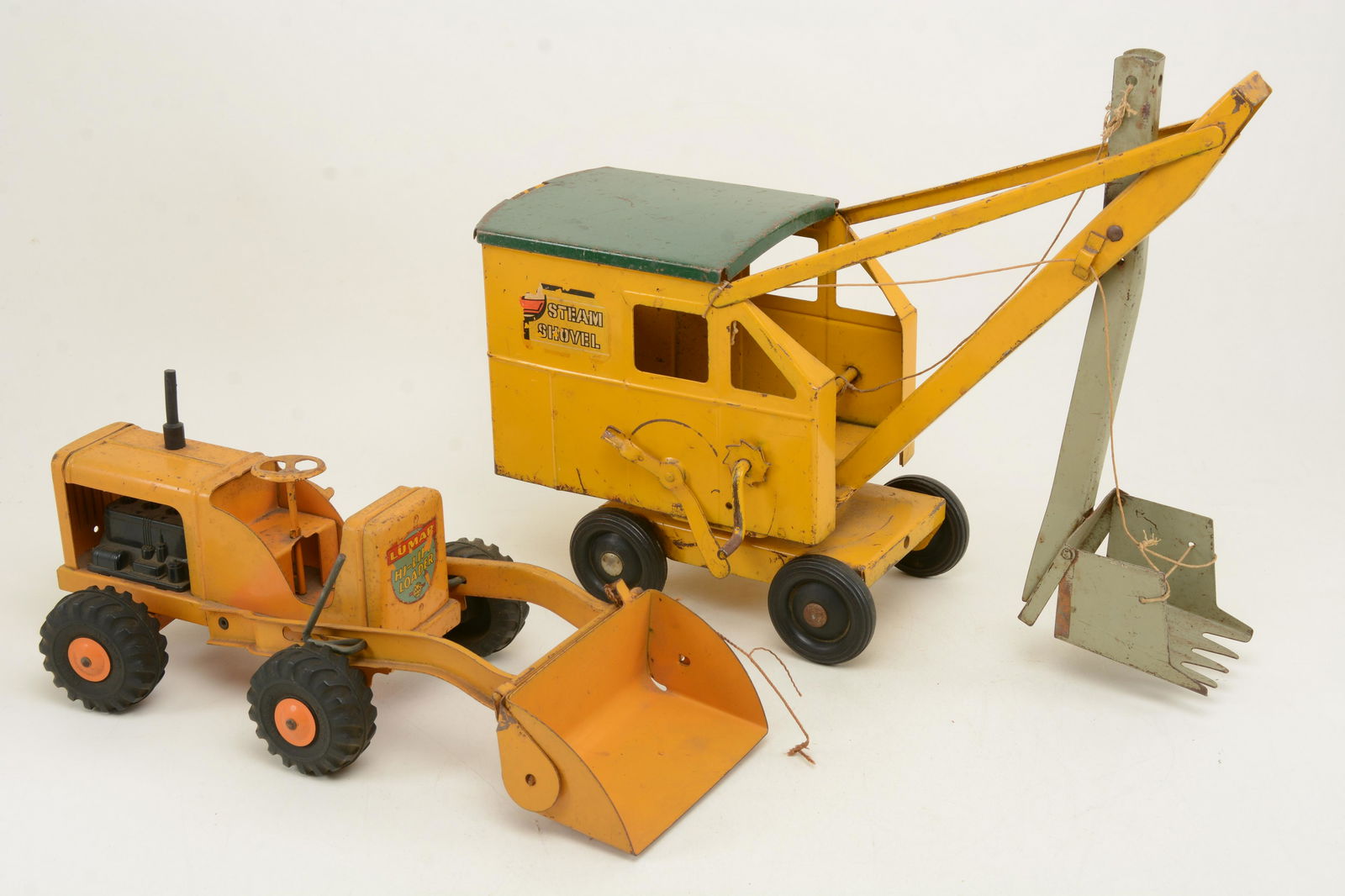2 Vintage pressed steel construction toys. Marx Hi Lift (1 of 10)