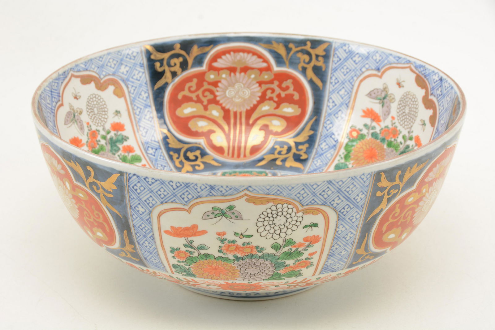 Large 19th century Japanese Imari decorated porcelain (1 of 10)