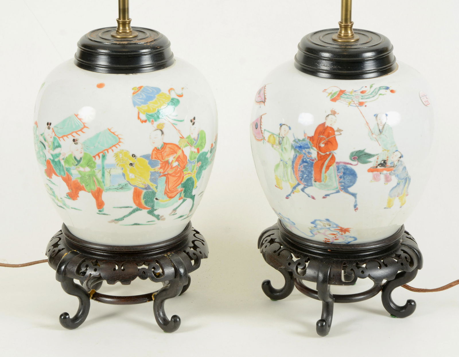 Pair of porcelain jars. China. 19th century. Decoration (1 of 9)