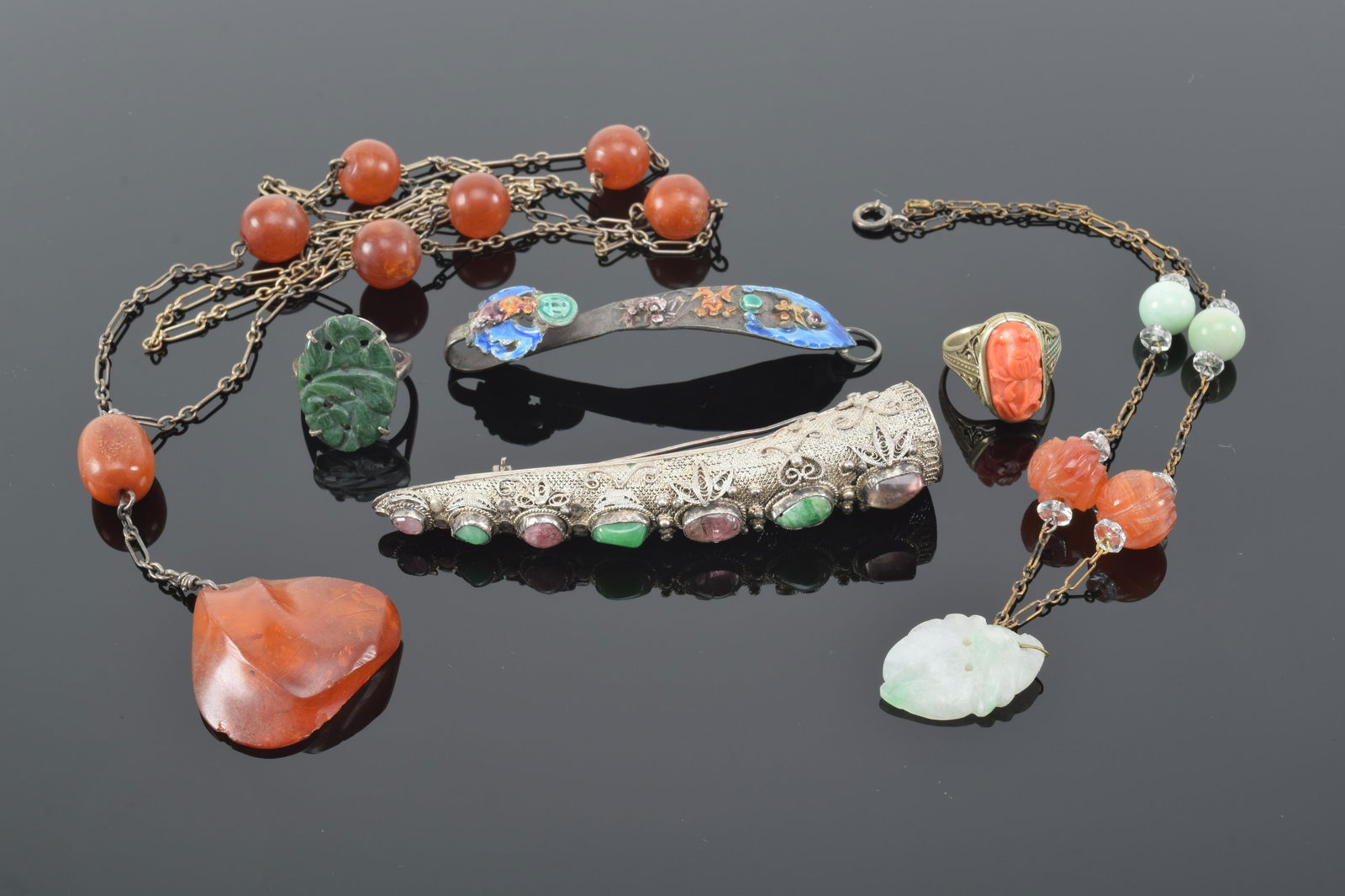 Lot of 5 pieces of jewelry. China. Early 20th century. (1 of 10)