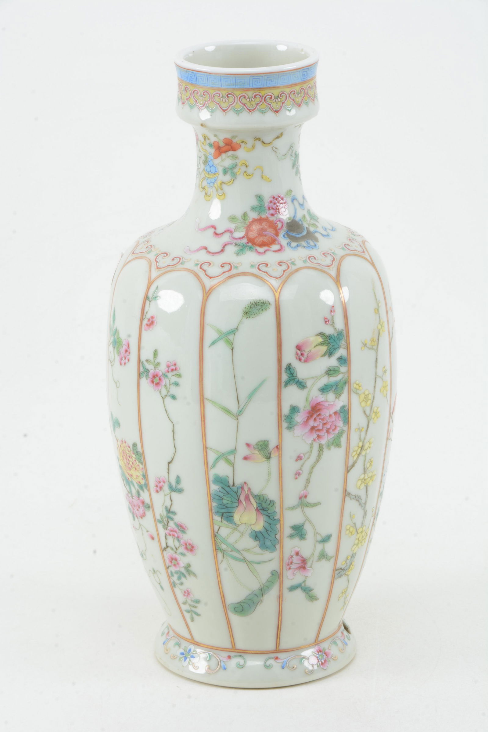 Porcelain vase. China. Republic period. Famille rose (1 of 8)