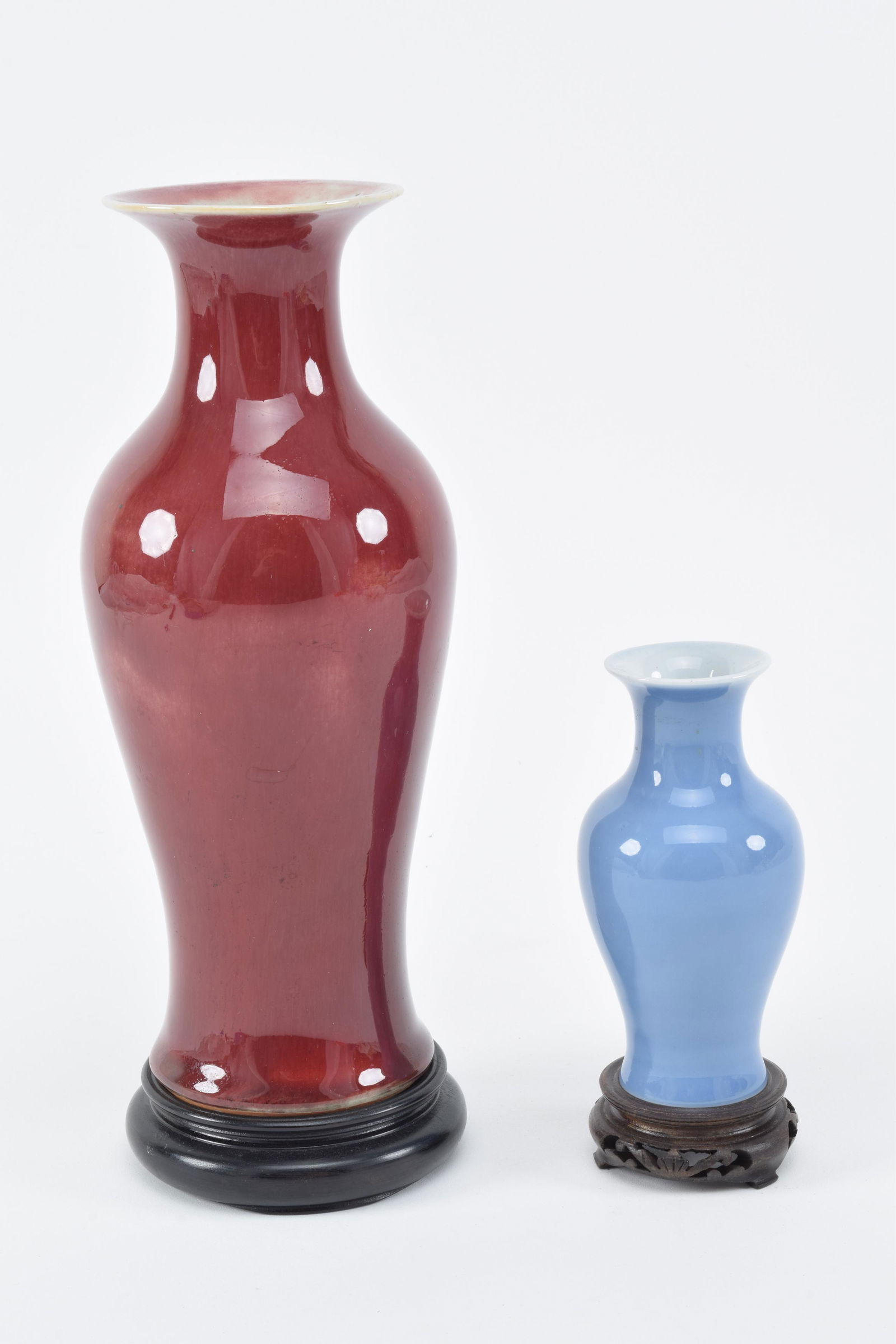 Lot of 2 porcelain vases. China. Late 19th/early 20th (1 of 11)