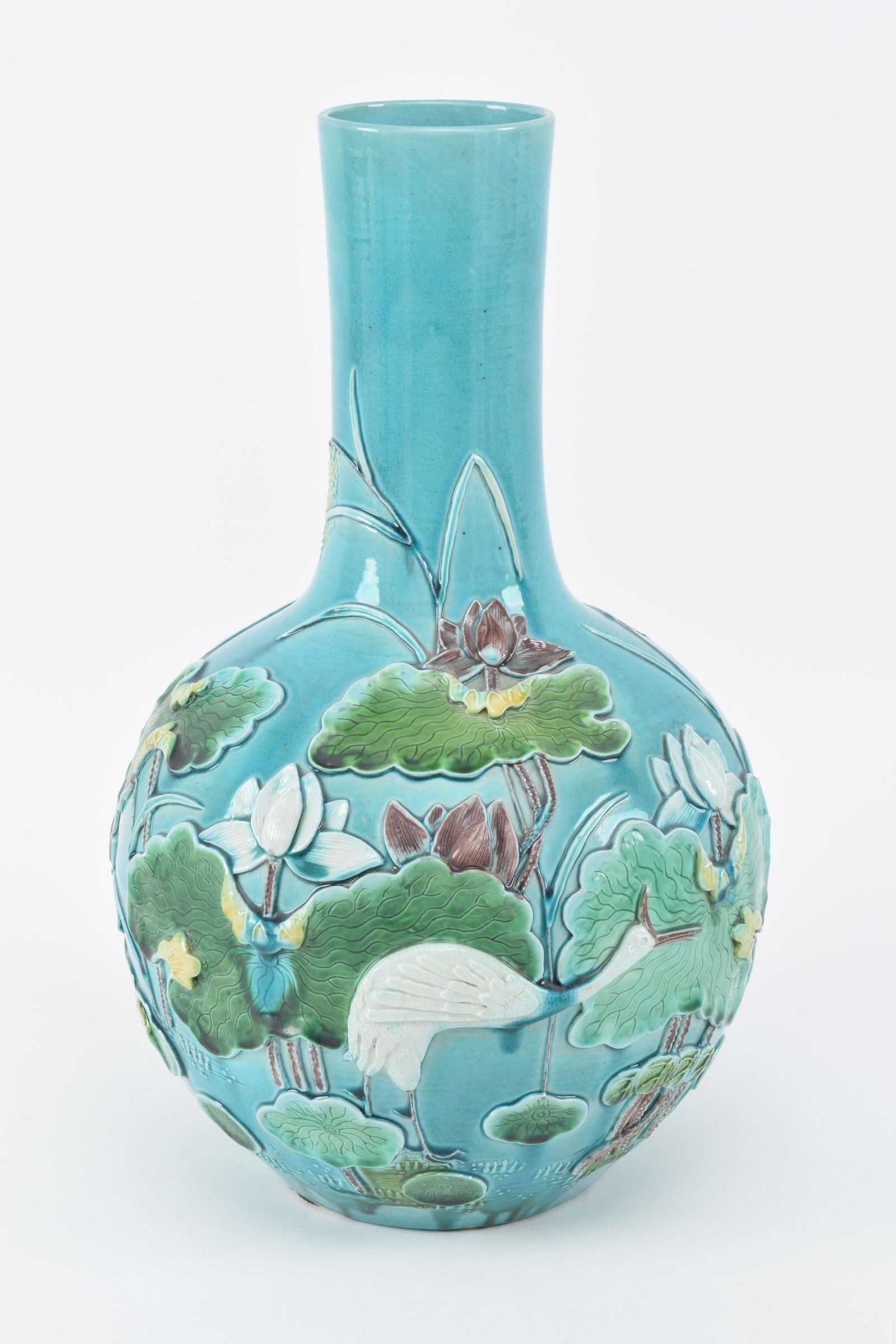 Porcelain vase. China. Early 20th century. Fa Hua type. (1 of 8)
