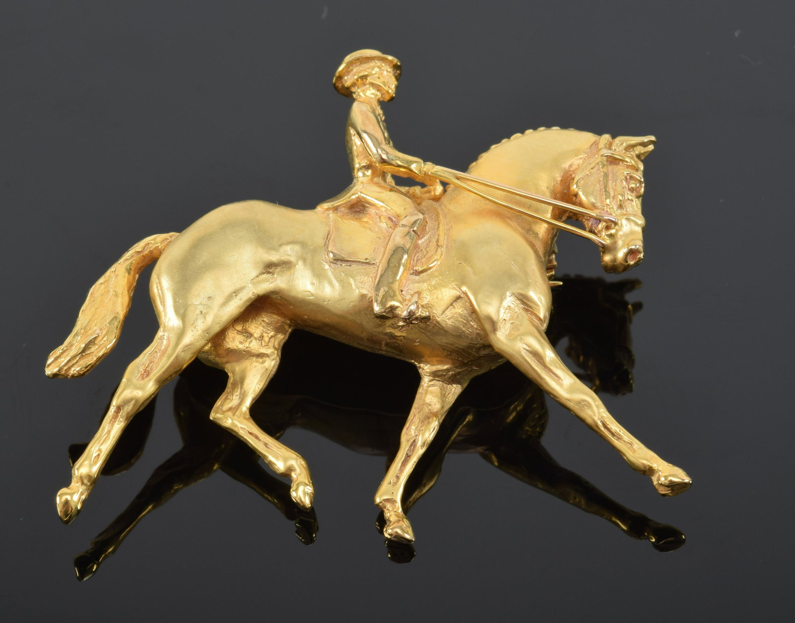 9K Gold Pin, Horse and rider. English marks and .375 (1 of 7)