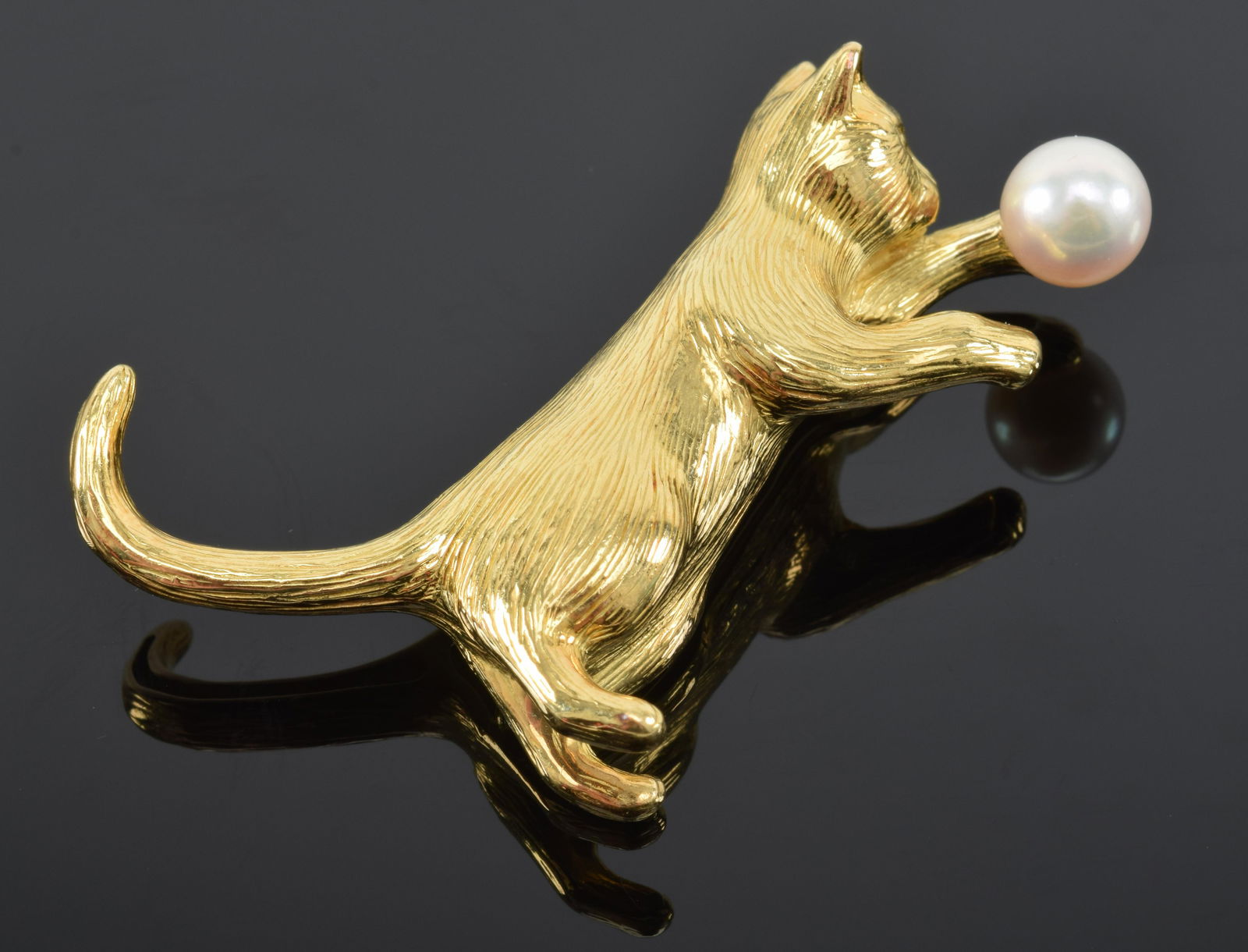 Tiffany & Co. 18K gold and pearl cat pin. brushed (1 of 6)