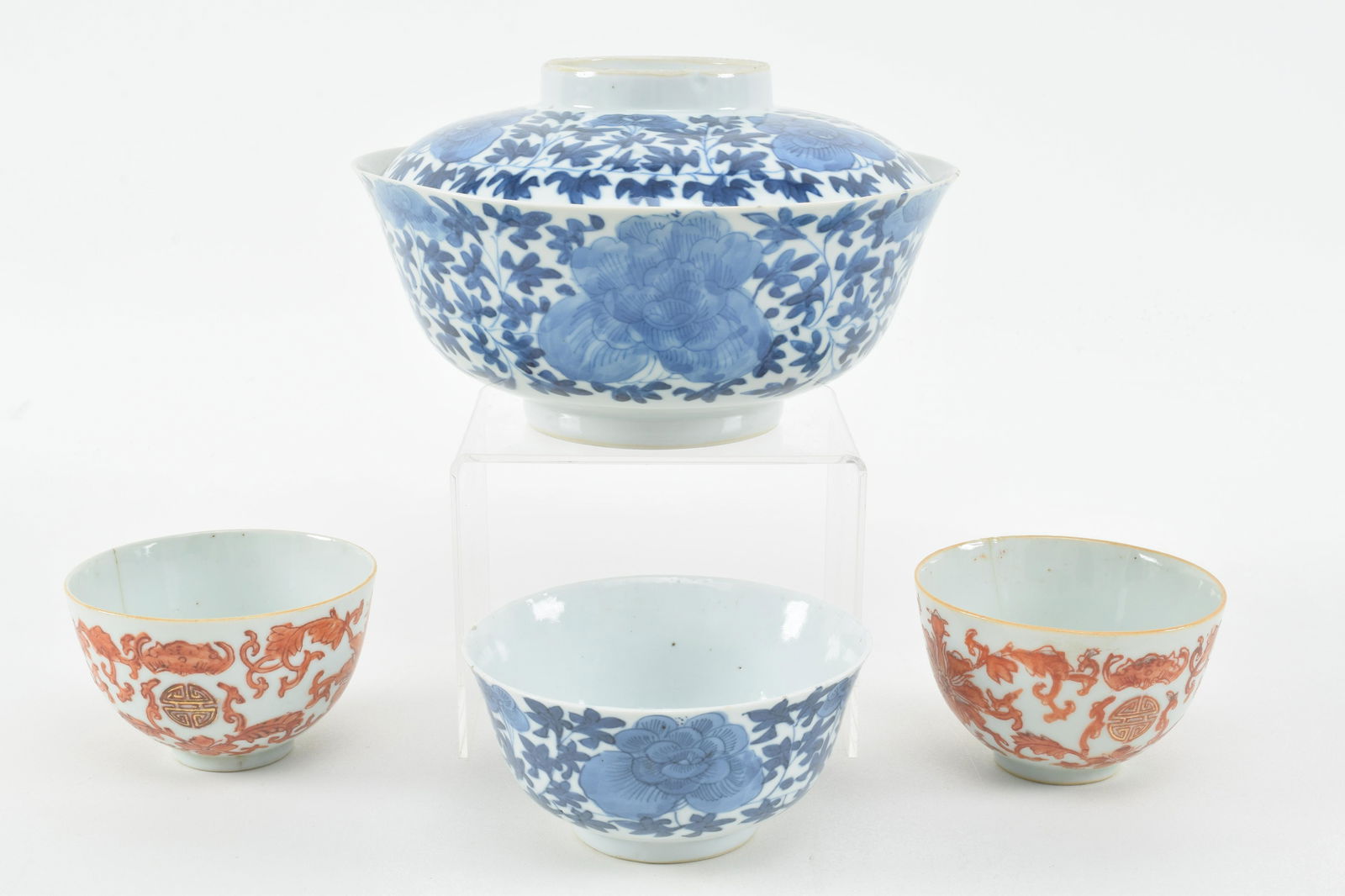 Lot of 5 19th century Chinese porcelain pieces. 1) Blue (1 of 15)