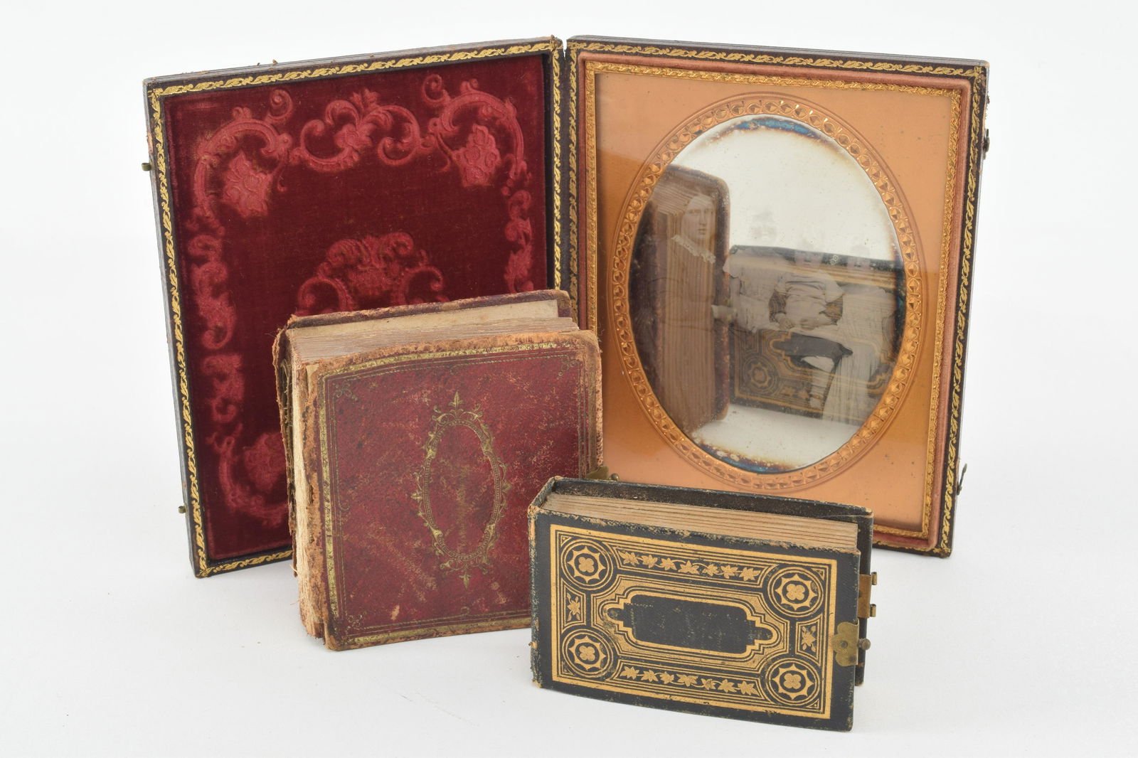 Half plate Daguerreotype of Mother and 3 daughters (1 of 16)