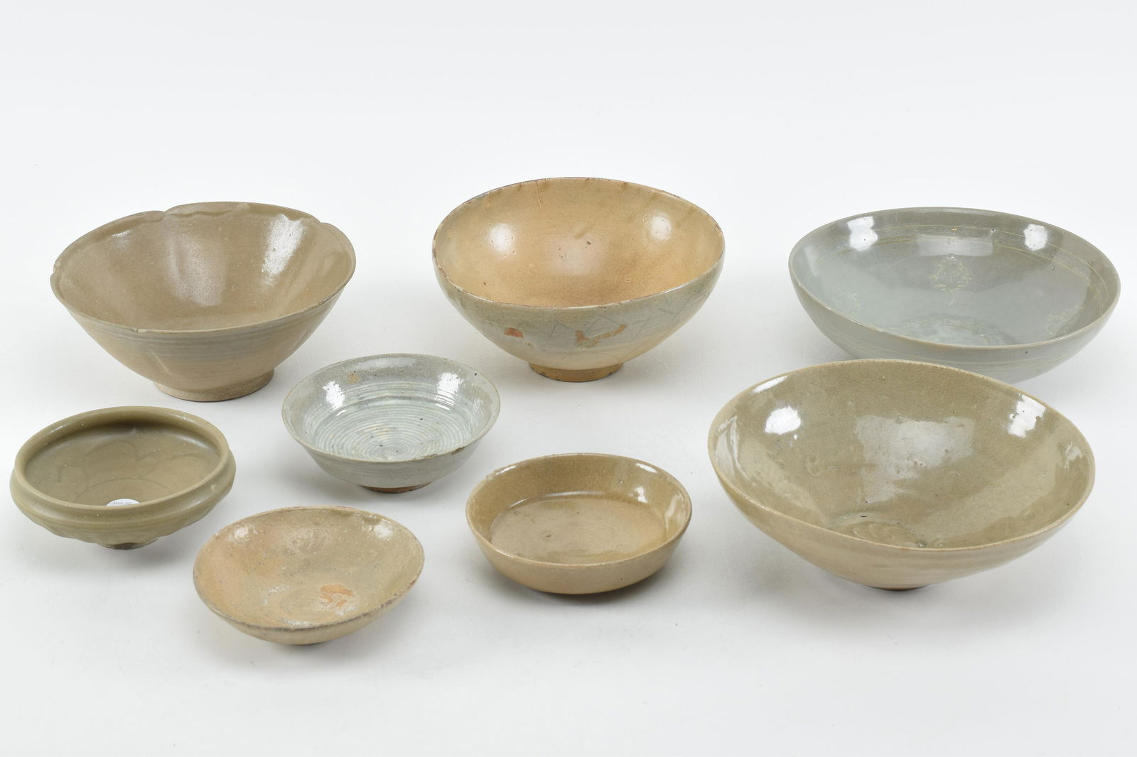Lot of 8 Korean celadon bowls. 13th-19th century. Age (1 of 16)